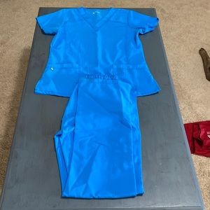Wonderwink light blue scrub set. Medium top, medium tall bottom. Good condition